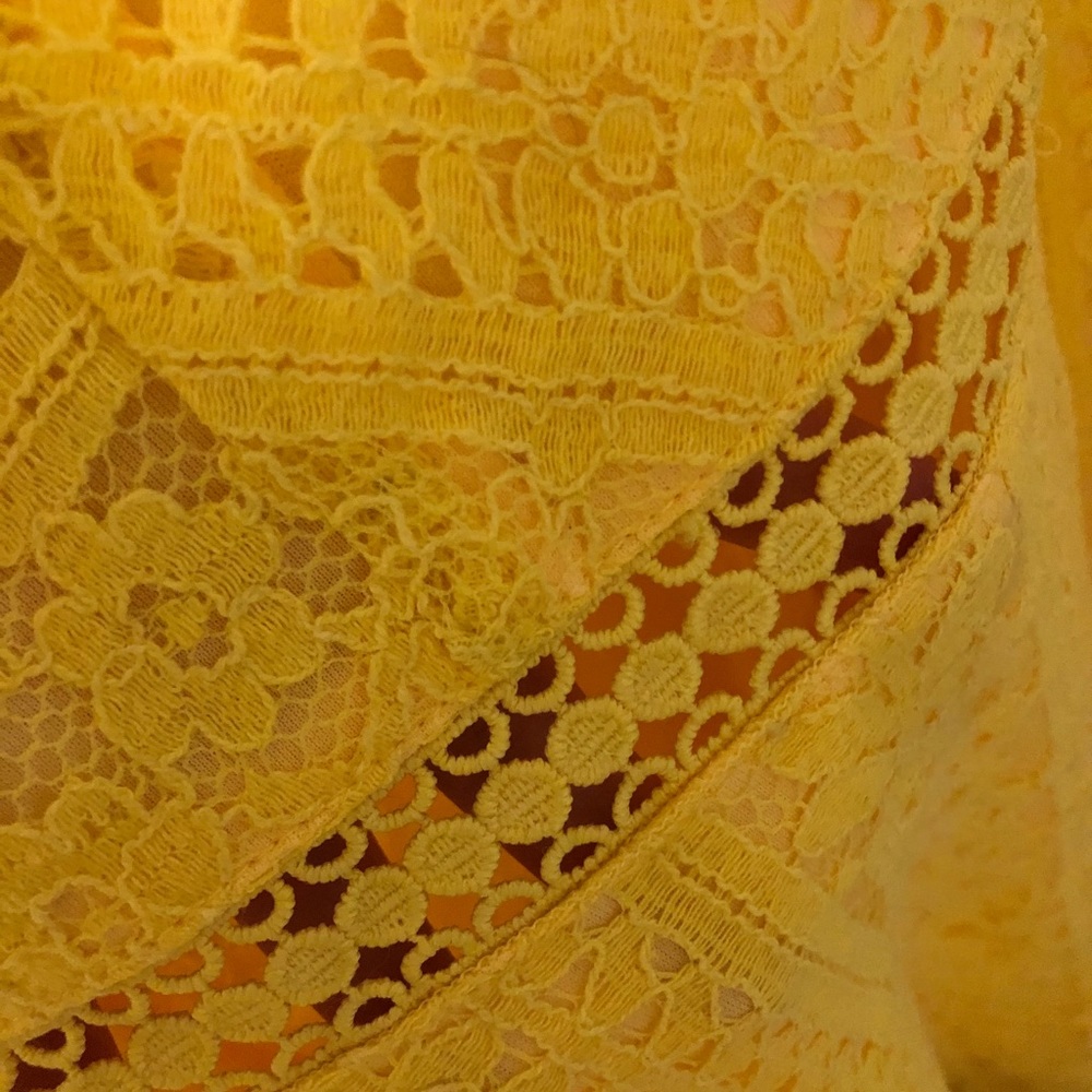 Yellow lace dress - Picture 4 of 4